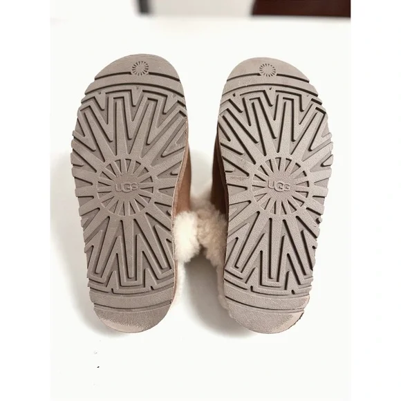 UGG Disquette Boots/Slippers - Picture 5 of 8